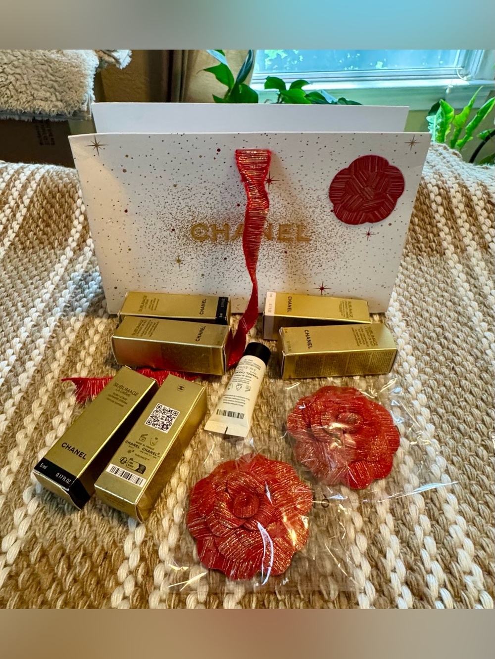 CHANEL Gold Skincare Set with Red Camellia Accents - Picture 3 of 4